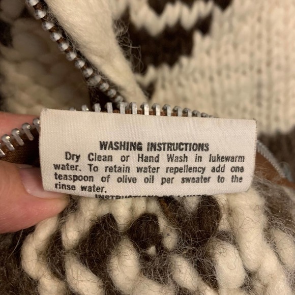 Canadian Sweater Company 100% Wool Eagle Vest - Picture 11 of 11